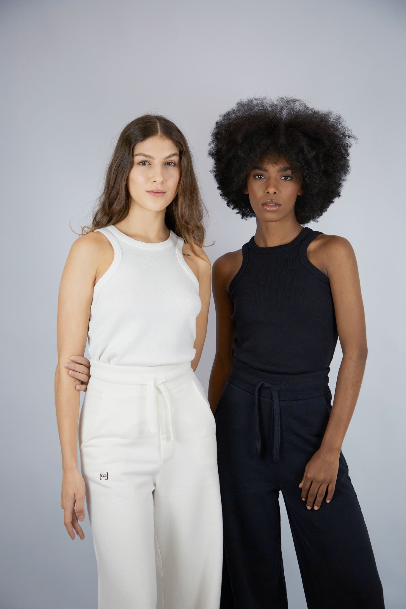 CALÇA OFF PANTALONA - ESSENTIAL LOGO PRETO