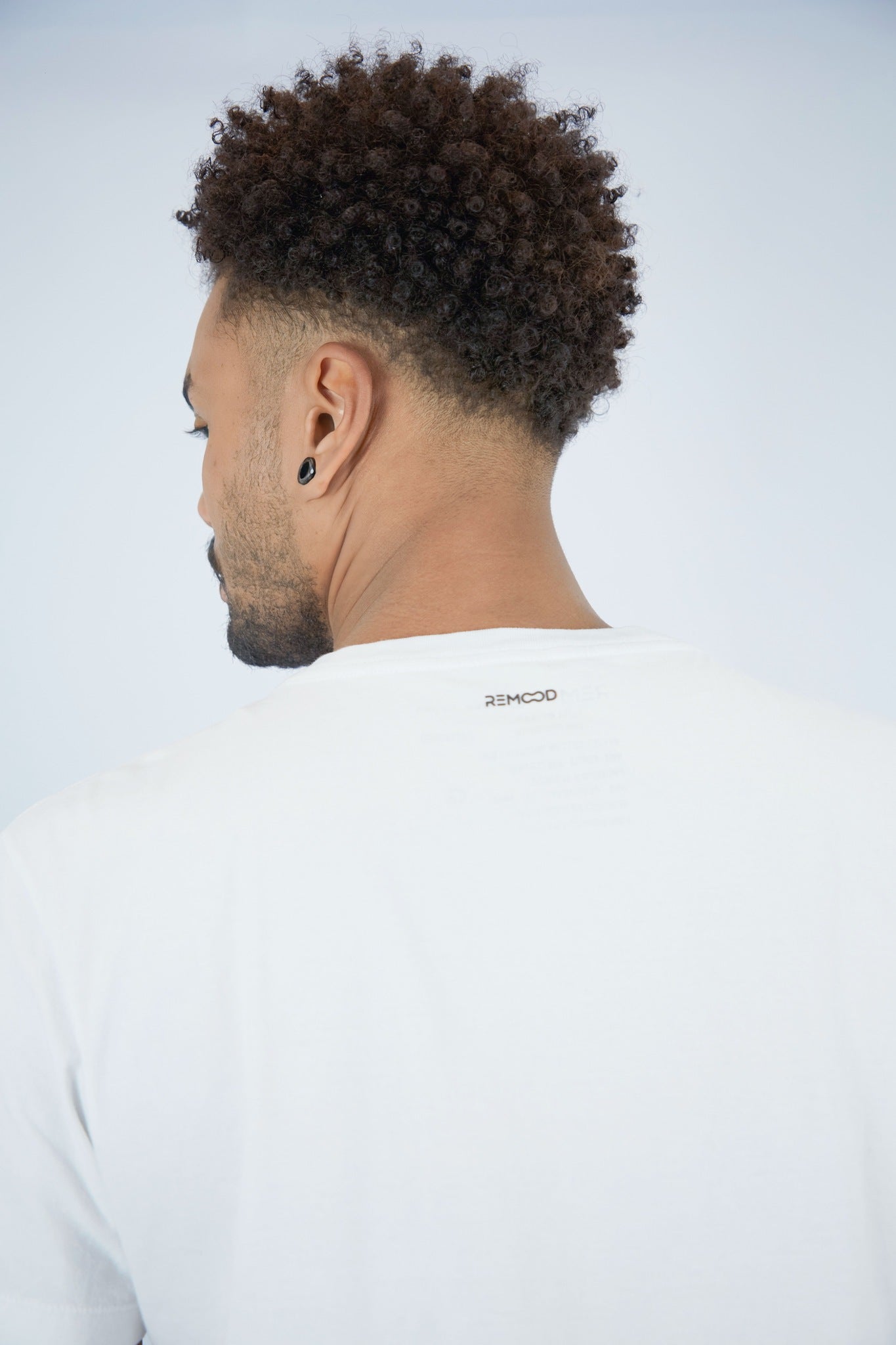 CAMISETA BRANCA - ESSENTIAL LOGO PRETO