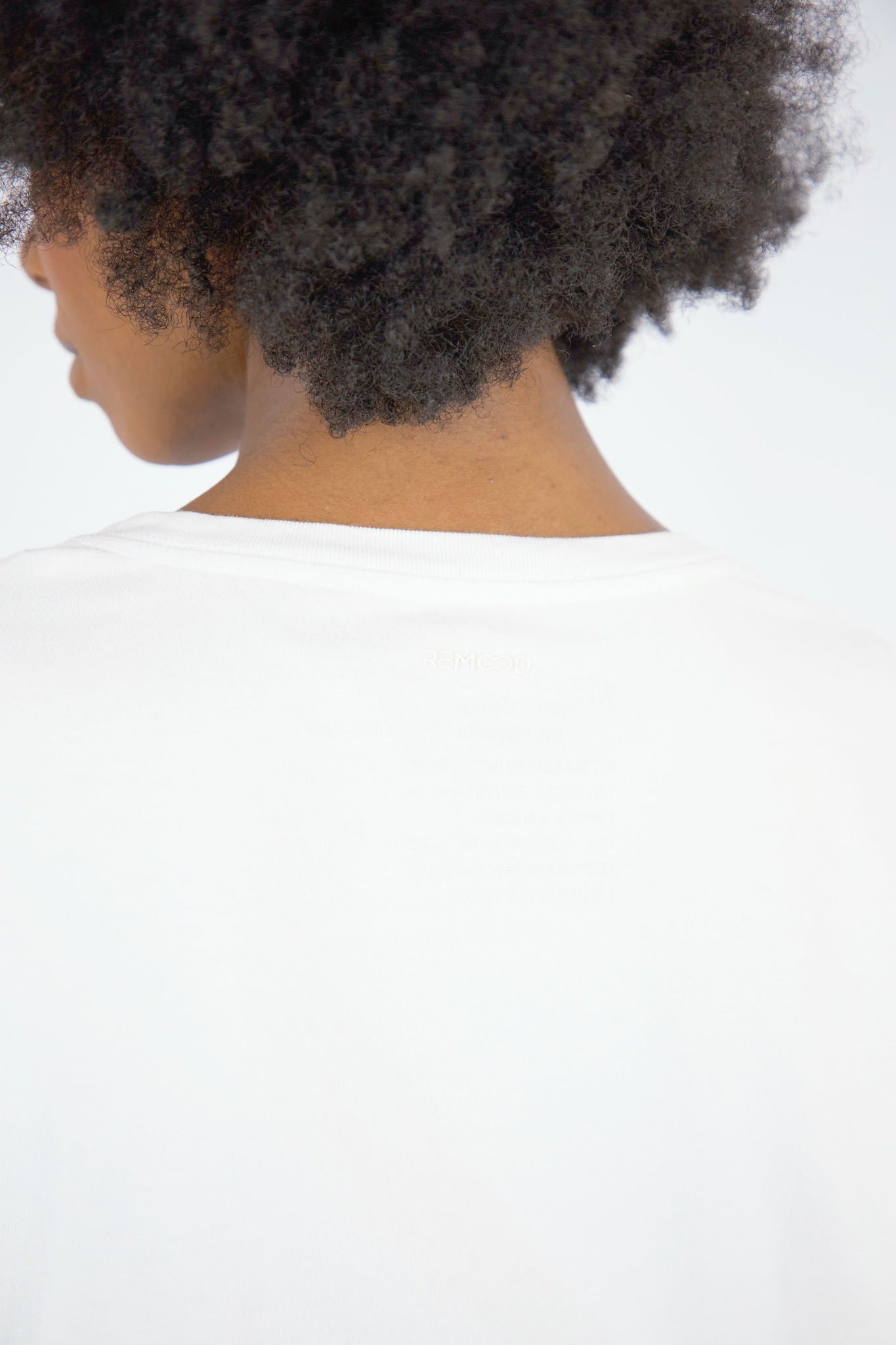 CAMISETA BRANCA - ESSENTIAL LOGO OFF