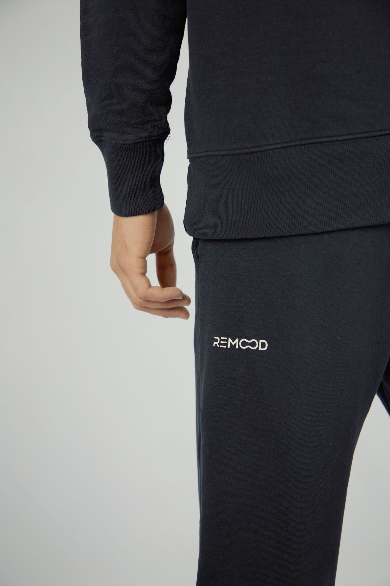 CALÇA PRETA COM ELÁSTICO - ESSENTIAL LOGO BRANCO