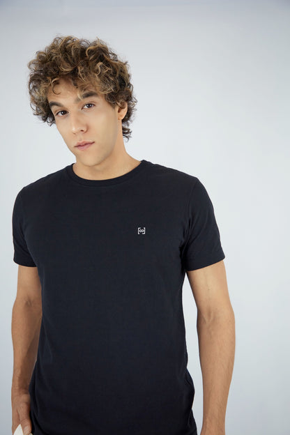 CAMISETA PRETA - ESSENTIAL LOGO BRANCO